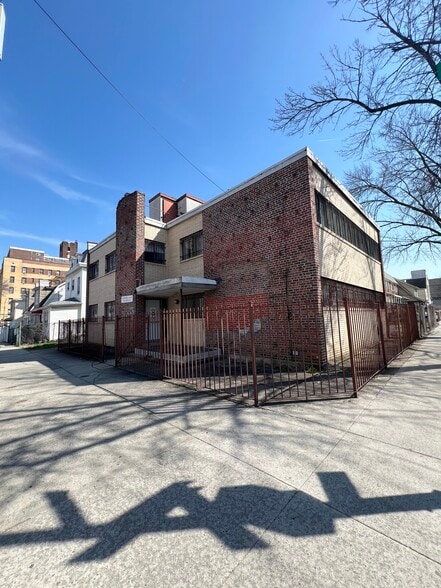 168-30 89th Ave, Jamaica, NY for lease - Building Photo - Image 1 of 11