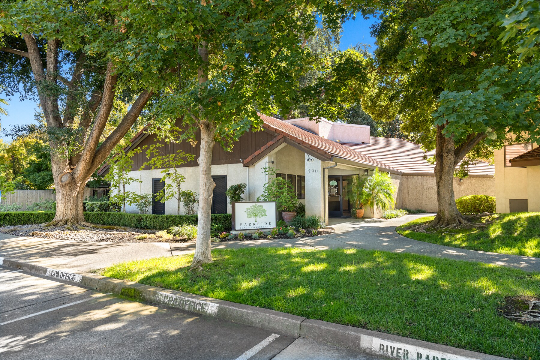 590 Vallombrosa Ave, Chico, CA à vendre Photo du bâtiment- Image 1 de 7