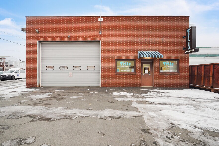 27 Division St, Waterford, NY à vendre - Photo du bâtiment - Image 1 de 22