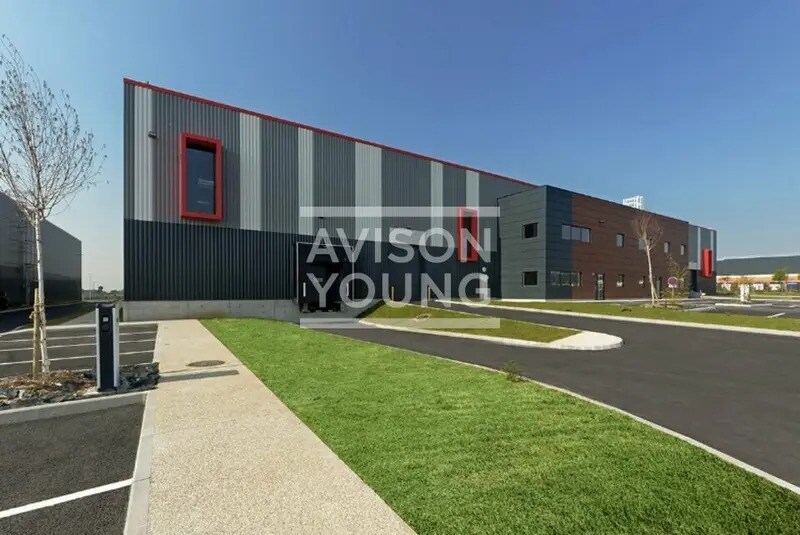 Flex in Le Thillay for lease Building Photo- Image 1 of 4
