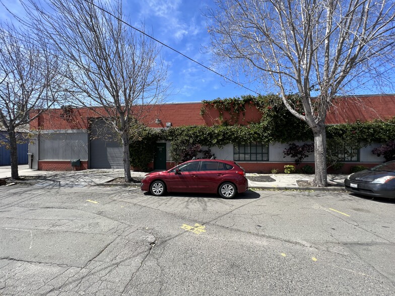 1338 7th St, Berkeley, CA à louer - Photo du bâtiment - Image 1 de 4