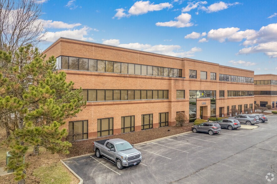 4500 Cooper Rd, Blue Ash, OH à louer - Photo du bâtiment - Image 2 de 4