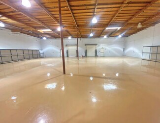 Plus de détails pour 2221 Las Palmas Dr, Carlsbad, CA - Industriel à vendre