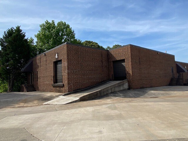 600 Griffith Rd, Charlotte, NC à louer Photo du bâtiment- Image 1 de 6