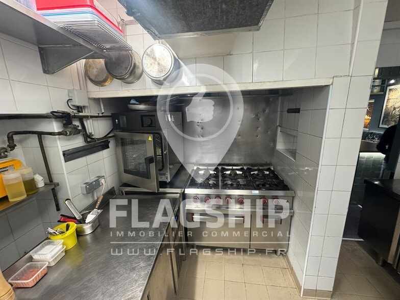 Retail in Paris for lease - Interior Photo - Image 2 of 4