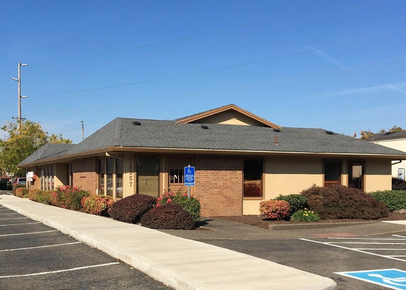 1585 N Pacific Hwy, Woodburn, OR à louer - Photo du bâtiment - Image 3 de 4