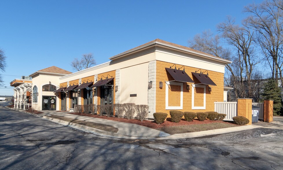 1565 W 75th St, Woodridge, IL à vendre - Photo du bâtiment - Image 2 de 17