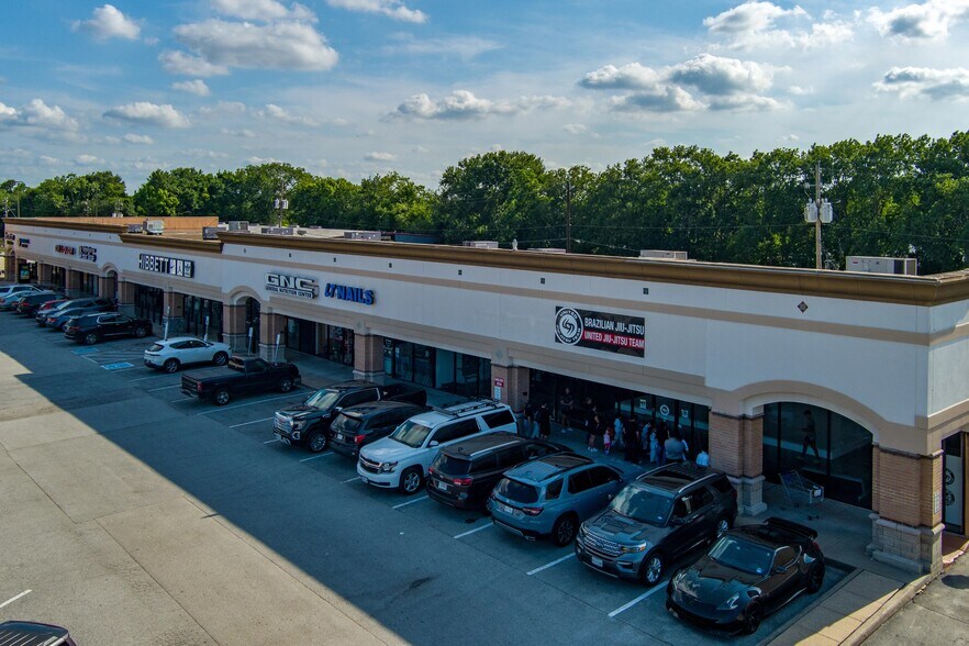 Spencer Square portefeuille de 7 propriétés à vendre sur LoopNet.ca - Photo du bâtiment - Image 3 de 7