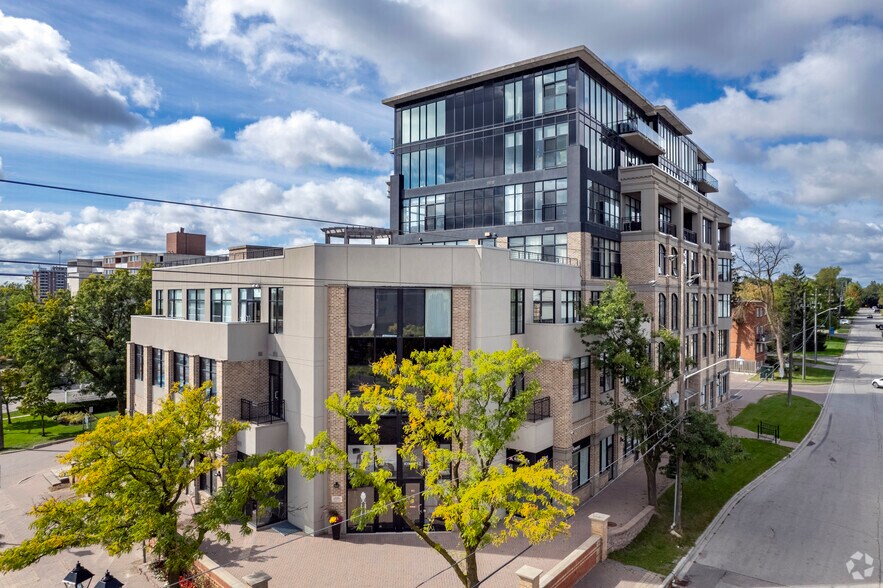 10376 Yonge St, Richmond Hill, ON à louer - Photo du bâtiment - Image 2 de 8