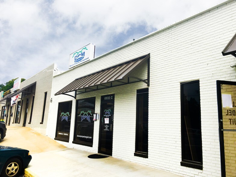 6932 Calhoun Memorial Hwy, Easley, SC à louer - Photo du bâtiment - Image 3 de 4