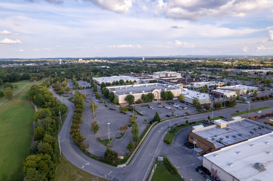 1720 Old Fort Pky, Murfreesboro, TN à vendre - Aérien - Image 1 de 14