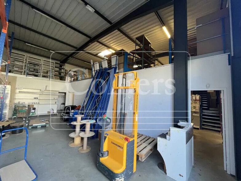 Bureau dans Éguilles à louer - Photo intérieure - Image 1 de 17