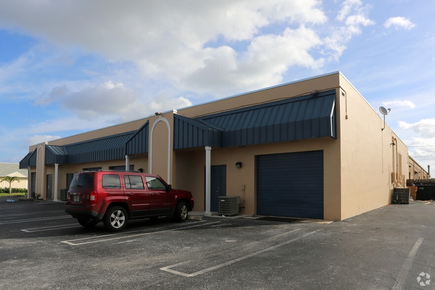 2910 Commerce Park Dr, Boynton Beach, FL for lease - Primary Photo - Image 1 of 3