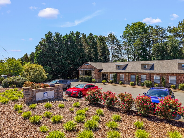 1550 Westbrook Plaza Dr, Winston-Salem, NC for sale - Building Photo - Image 2 of 14