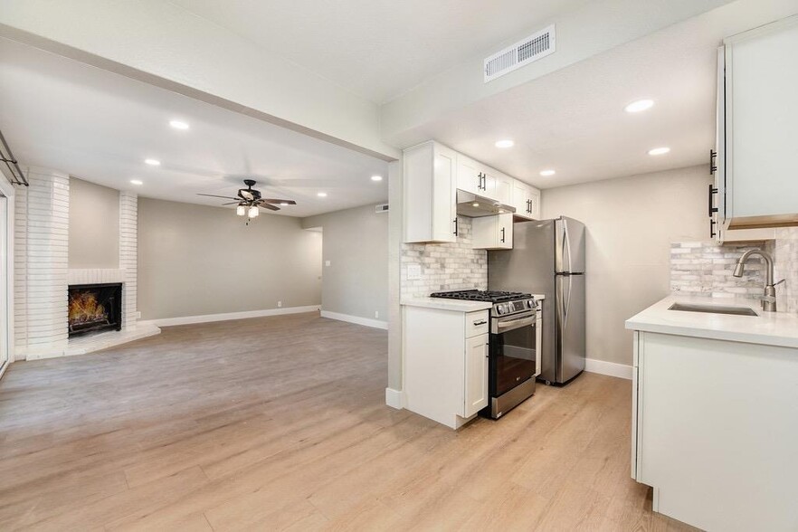 5372 Garfield Ave, Sacramento, CA à vendre - Photo intérieure - Image 3 de 39