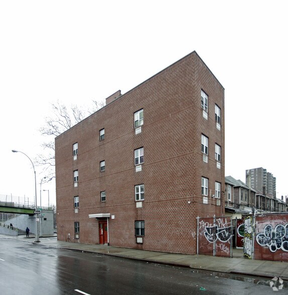 1520 Bruckner Blvd, Bronx, NY à vendre - Photo du bâtiment - Image 2 de 2