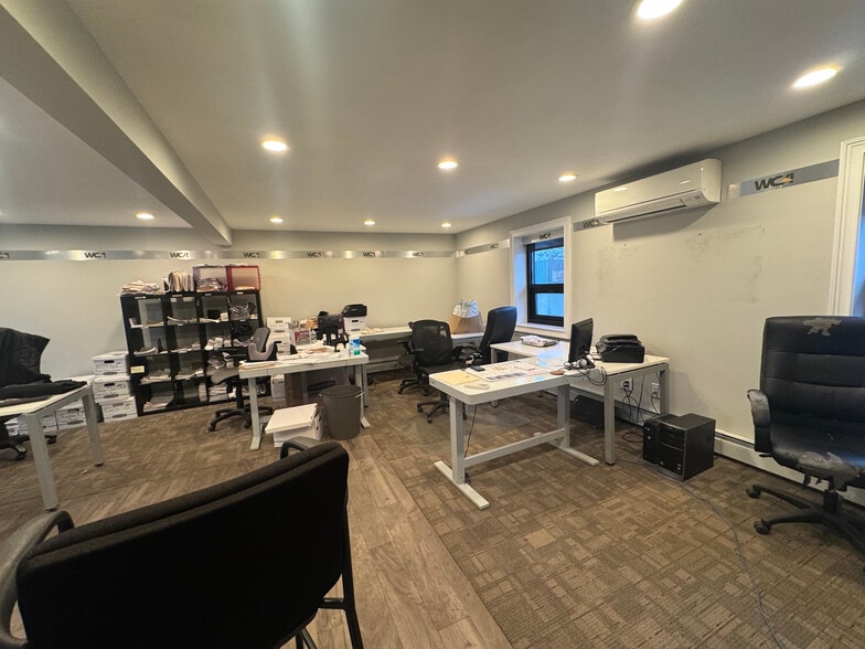 740 Broadway, Amityville, NY for sale - Building Photo - Image 3 of 8