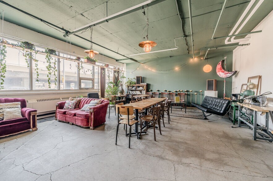 3333 Boul Crémazie E, Montréal, QC à louer - Photo du bâtiment - Image 2 de 13