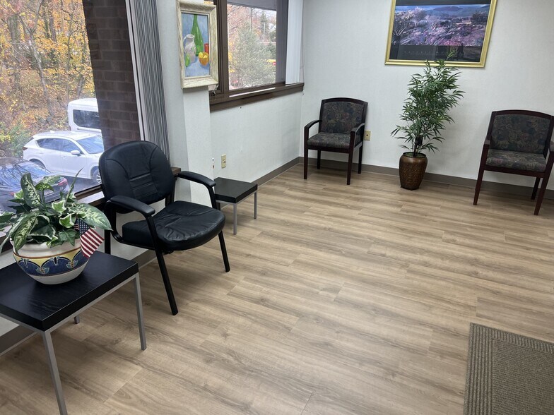 8118 Old York Rd, Elkins Park, PA à louer - Photo du bâtiment - Image 2 de 15