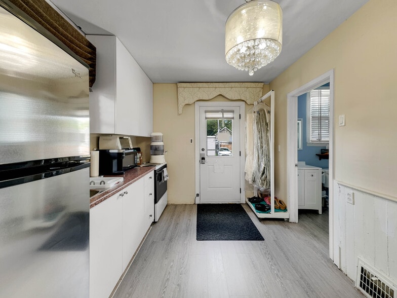273-275 Brant Av, Brantford, ON à vendre - Photo intérieure - Image 2 de 12