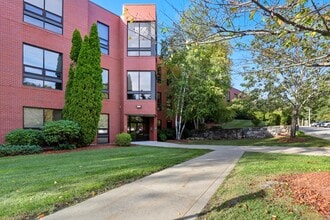 25 Manchester St, Merrimack, NH for lease Building Photo- Image 1 of 37