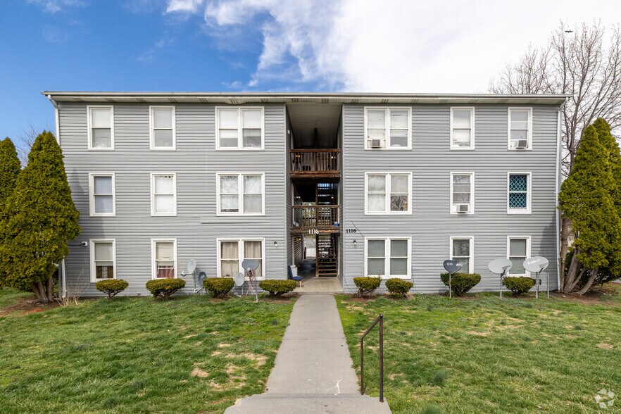 1016 Woodstock Ln, Winchester, VA à vendre - Photo du bâtiment - Image 3 de 8
