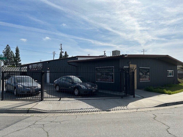 2216 N St, Bakersfield, CA à vendre - Photo du bâtiment - Image 2 de 2