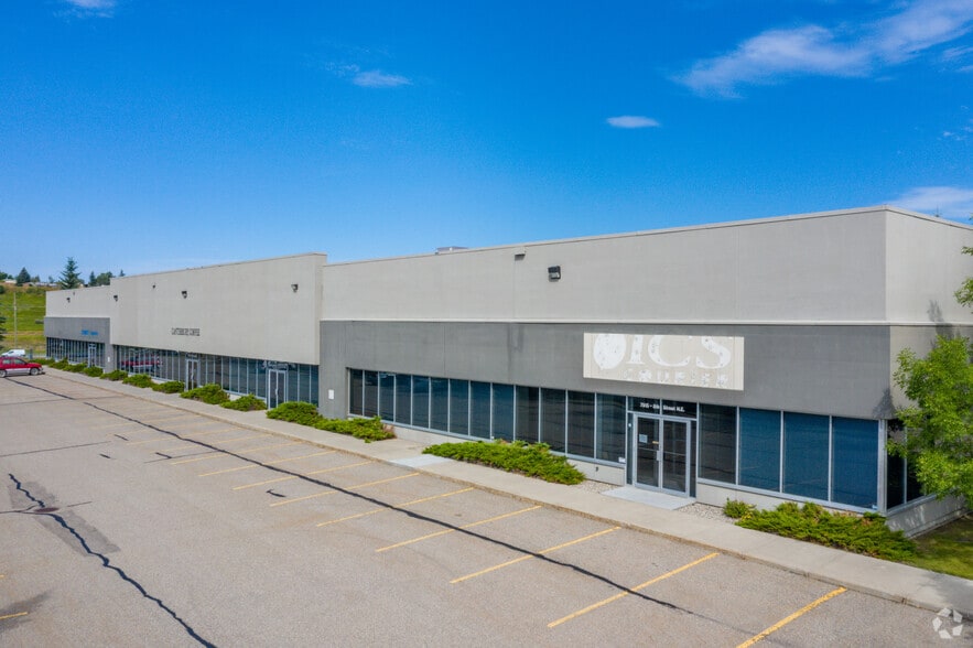 7915 8th St NE, Calgary, AB for sale - Building Photo - Image 1 of 1