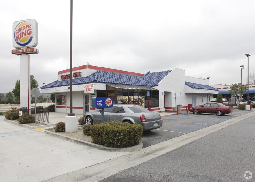 2085 W Holt Ave, Pomona, CA à vendre - Photo principale - Image 1 de 3