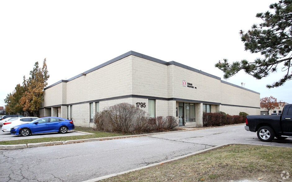 1795 Meyerside Dr, Mississauga, ON for sale - Primary Photo - Image 1 of 1
