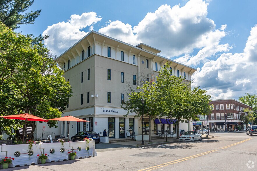 8 Grove St, Wellesley, MA à louer - Photo du bâtiment - Image 2 de 4