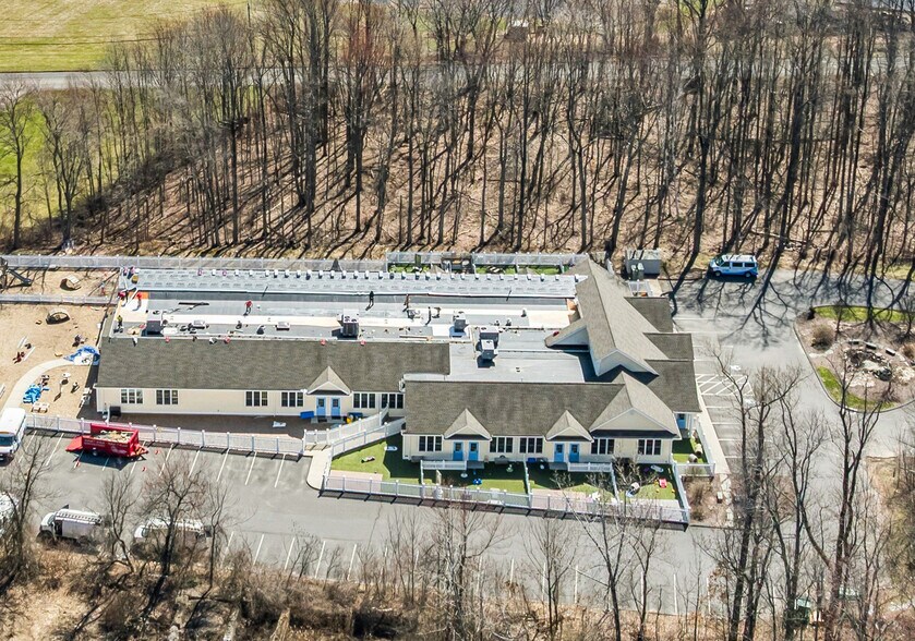 1430 Highland Ave, Cheshire, CT à vendre - Photo du bâtiment - Image 3 de 7