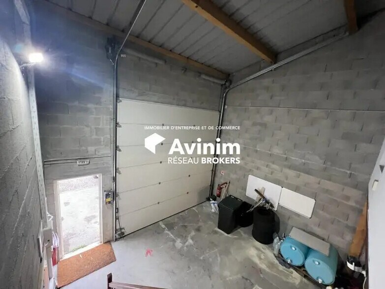 Flex in Tignieu-Jameyzieu for lease - Interior Photo - Image 1 of 17
