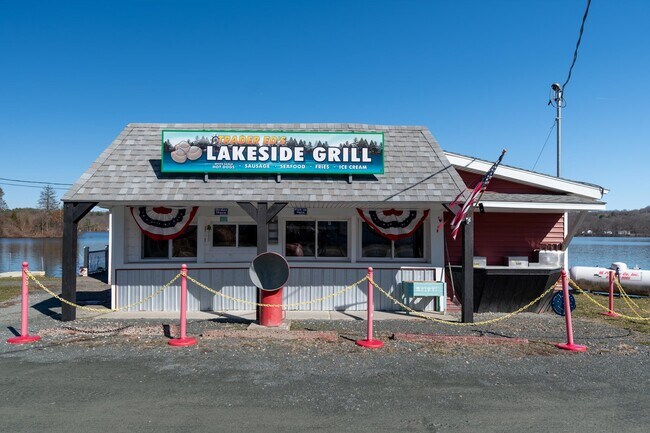 Plus de détails pour 266 County Route 7, Nassau, NY - Commerce de détail à vendre