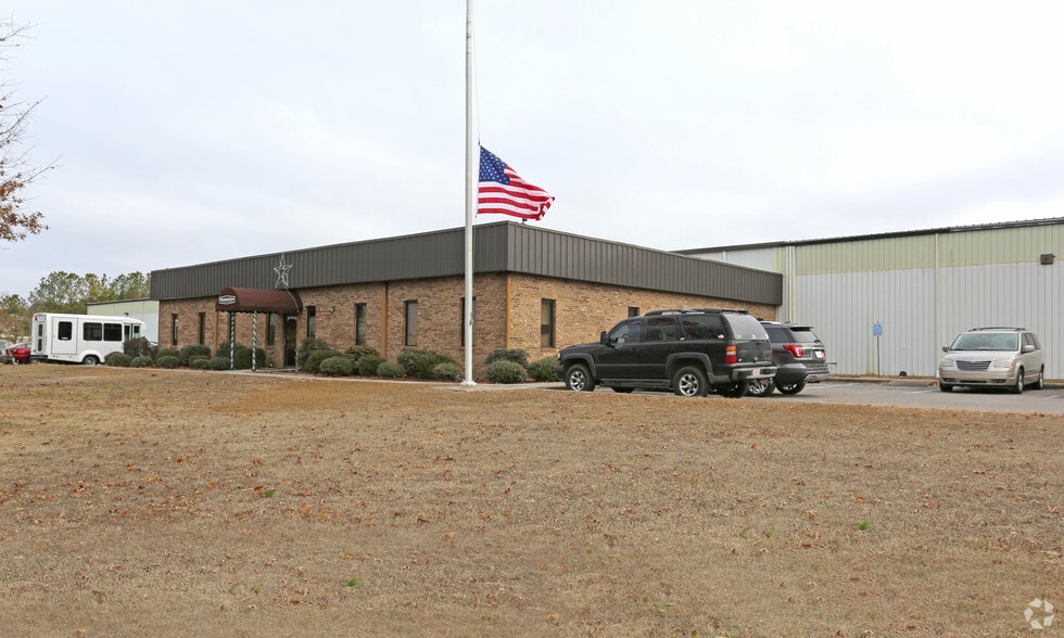 2210 Industrial Dr SW, Cullman, AL for sale - Building Photo - Image 2 of 6