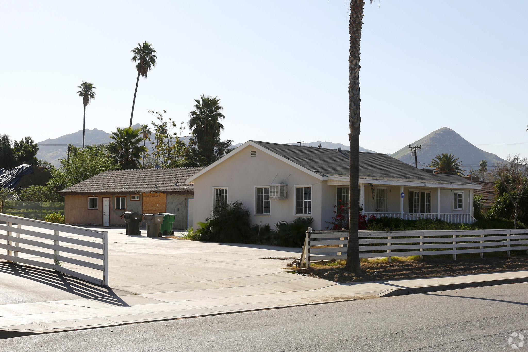 148-156 Iowa Ave, Riverside, CA for lease Building Photo- Image 1 of 2