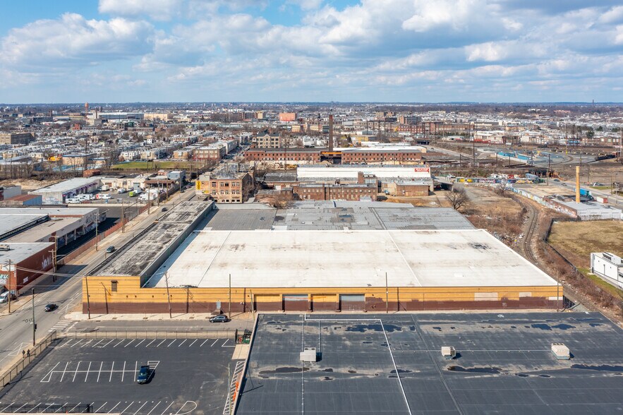 2235 Castor Ave, Philadelphia, PA à louer - Photo du bâtiment - Image 1 de 3