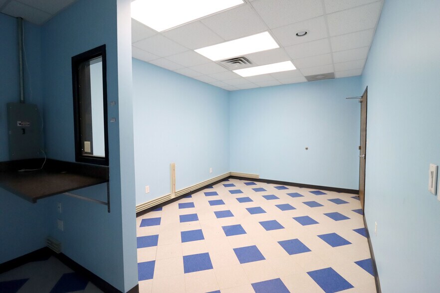 210 W Longview Ave, Midland, TX à louer - Photo du bâtiment - Image 3 de 7