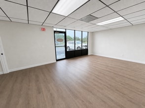 6240 39th St N, Pinellas Park, FL à louer Photo intérieure- Image 1 de 4