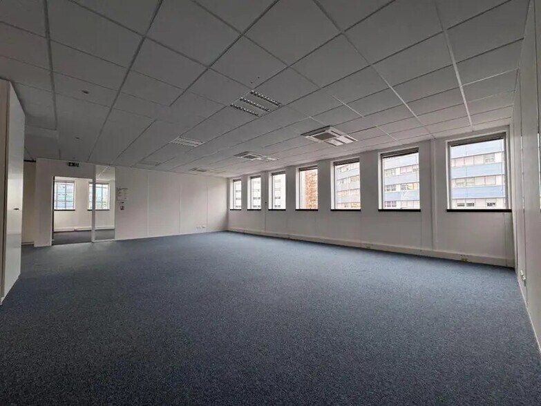 Bureau dans Montreuil à louer - Photo du bâtiment - Image 1 de 12