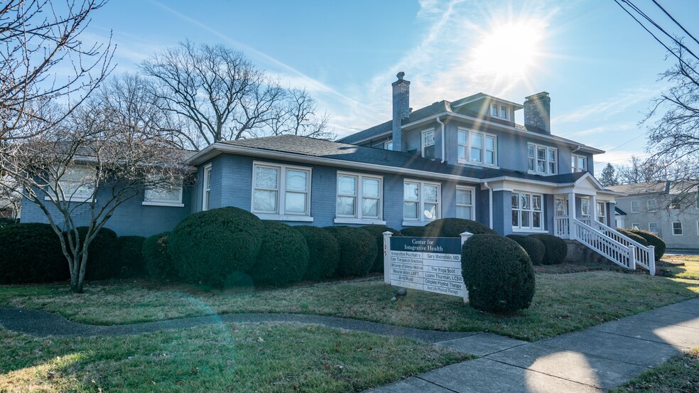 105 Lyndon Ln, Louisville, KY à vendre - Photo du bâtiment - Image 2 de 5