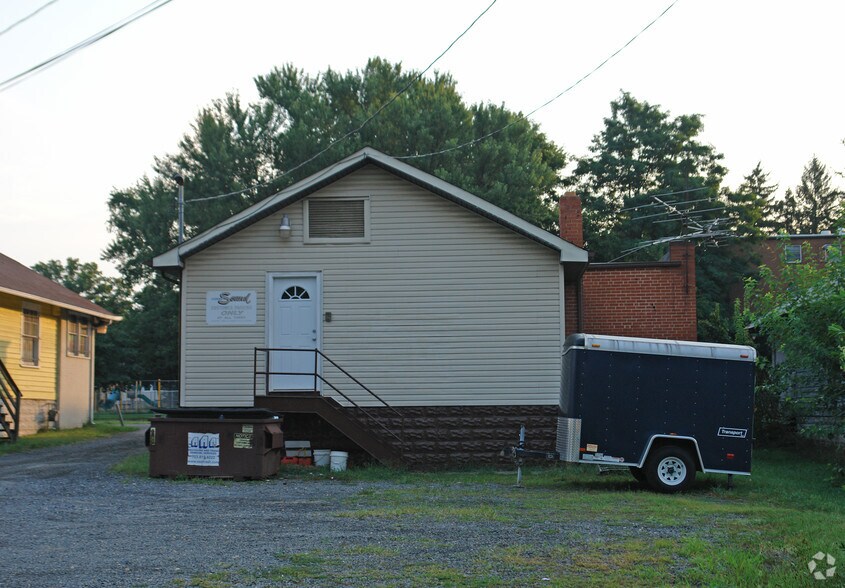 907 W Broad St, Falls Church, VA à vendre - Photo du bâtiment - Image 2 de 15