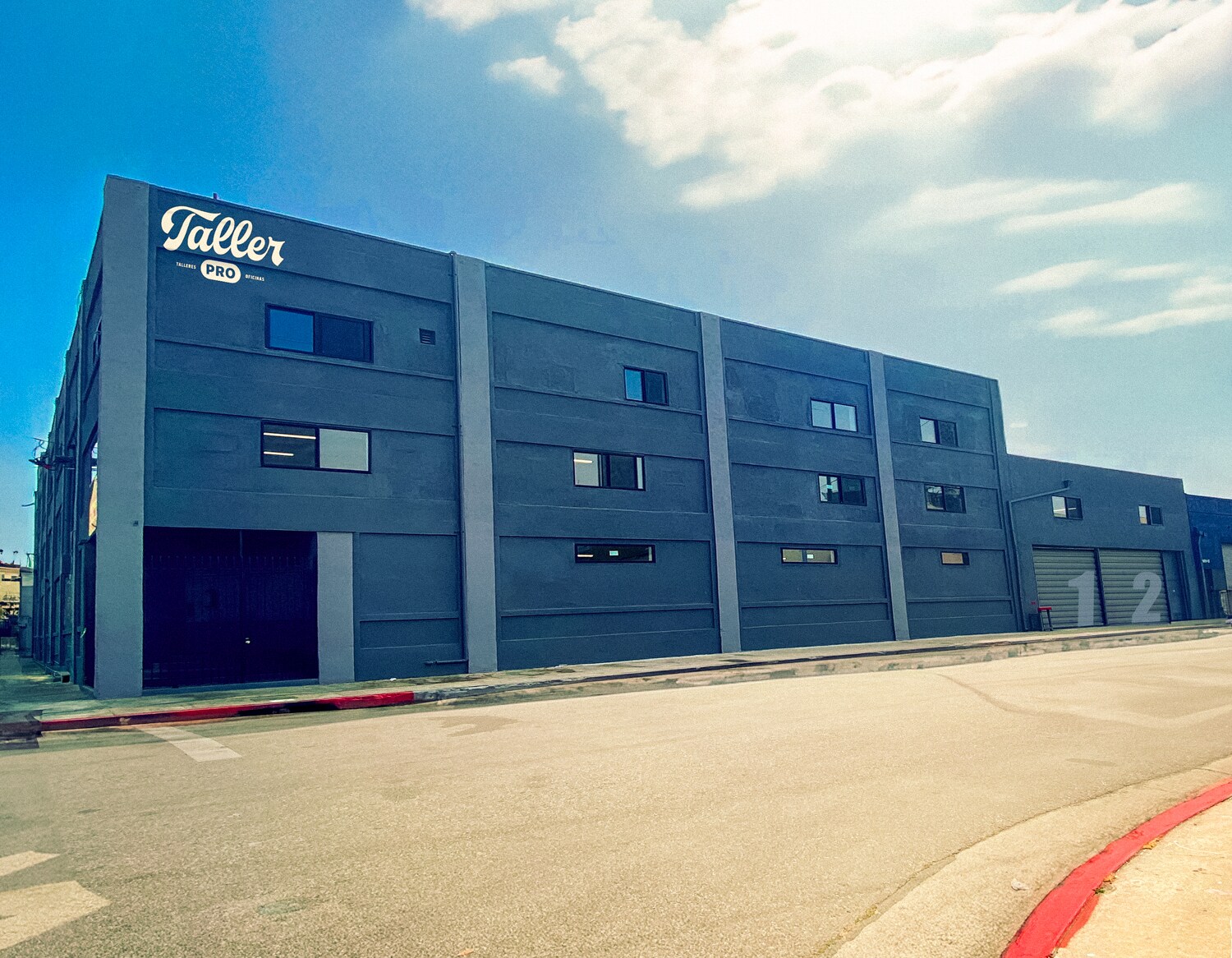 901 E 31st St, Los Angeles, CA à louer Photo du bâtiment- Image 1 de 19