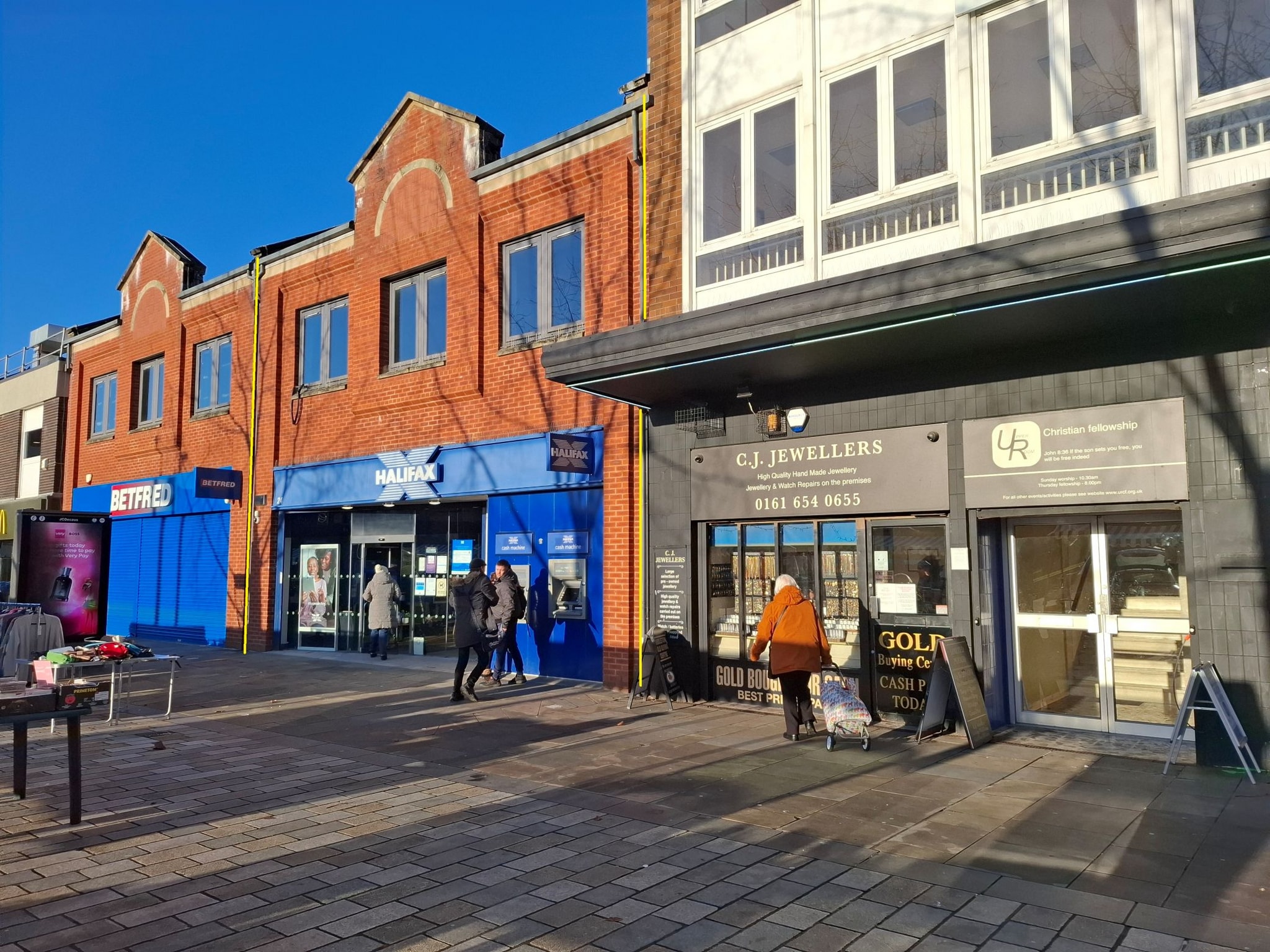 24 Middleton Gdns, Manchester for lease Primary Photo- Image 1 of 3