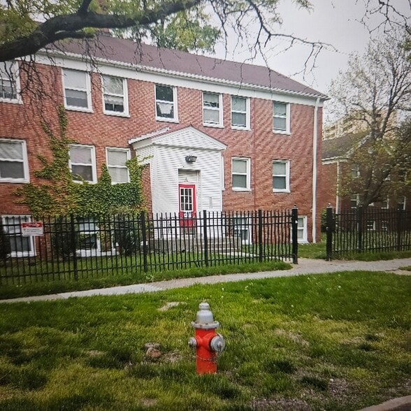 1875 Forest Hills Blvd, Cleveland, OH for sale - Primary Photo - Image 1 of 9
