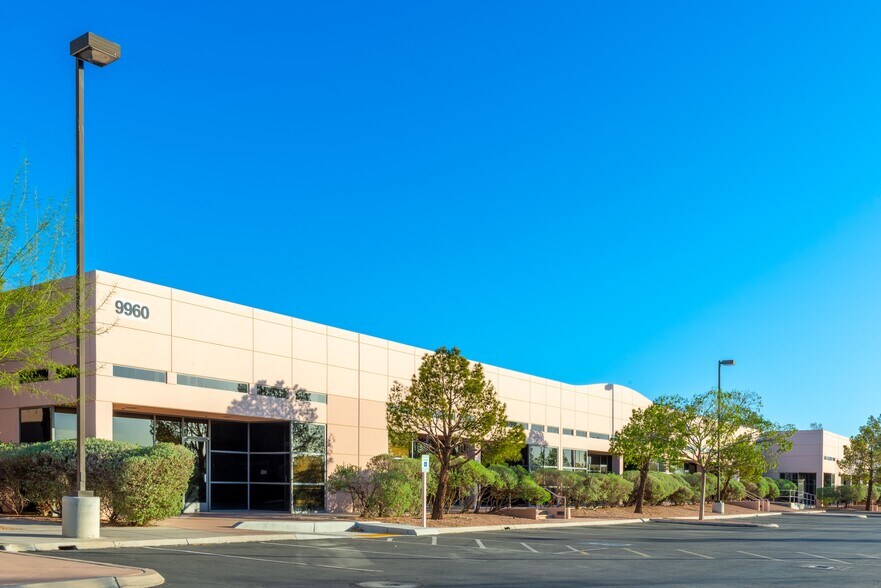 9960 Covington Cross Dr, Las Vegas, NV à vendre - Photo du bâtiment - Image 1 de 8