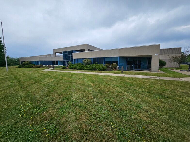 100 Centre Dr, Orchard Park, NY à louer - Photo du bâtiment - Image 3 de 13