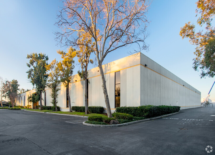 565 Sinclair Frontage Rd, Milpitas, CA for sale - Primary Photo - Image 1 of 1