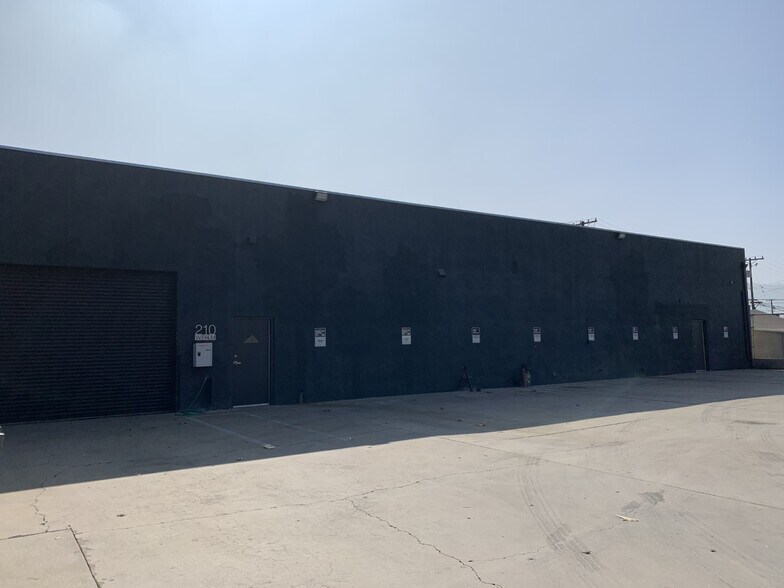 210 W Palm Ave, Burbank, CA à louer - Photo du bâtiment - Image 2 de 16