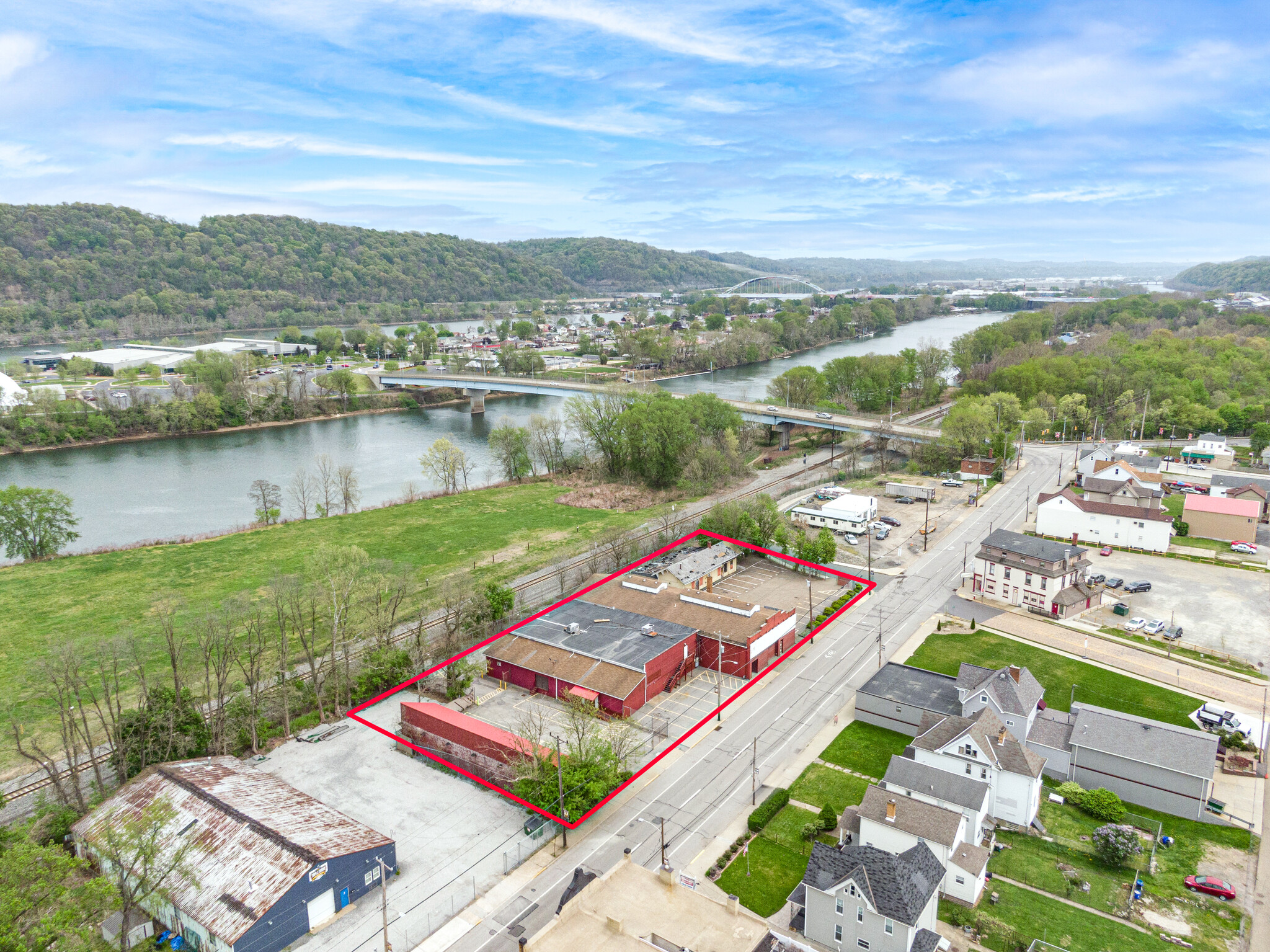 1425 4th Ave, Coraopolis, PA à vendre Photo du bâtiment- Image 1 de 1